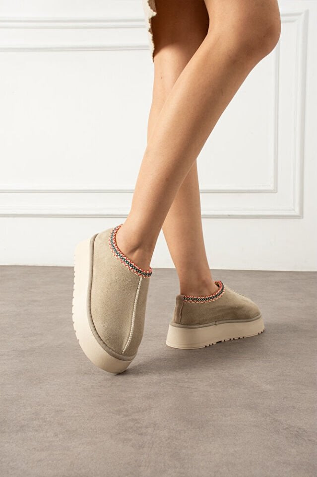 Kadın Günlük Terlik Model Bot Chloe